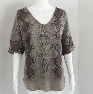 EMBER Knit Snakeskin Print V-Neck Short Dolman Sleeve T-Shirt Sz M